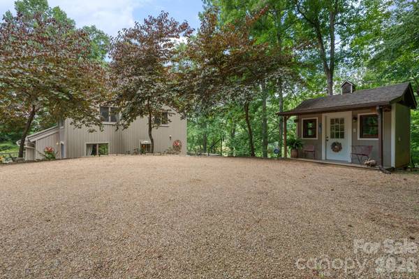 221 White Oak TRL, Banner Elk, NC 28604