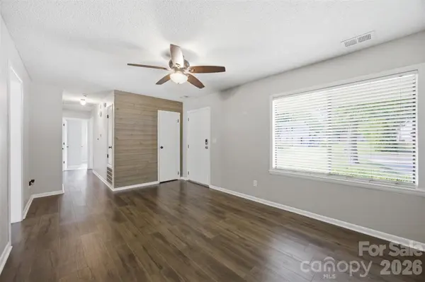 416 King John CIR, Gastonia, NC 28056
