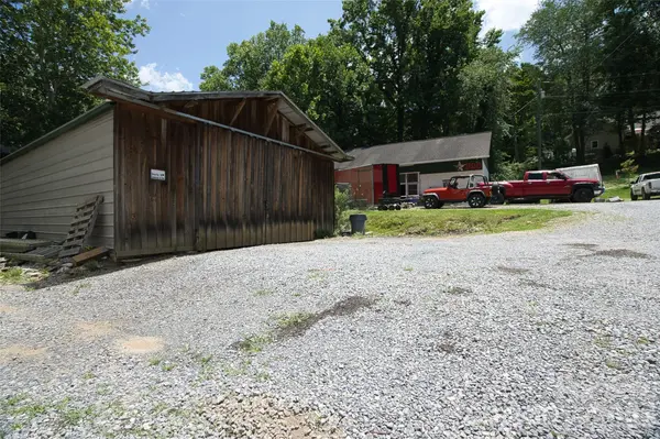 525 Soco RD, Maggie Valley, NC 28751
