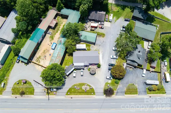 525 Soco RD, Maggie Valley, NC 28751