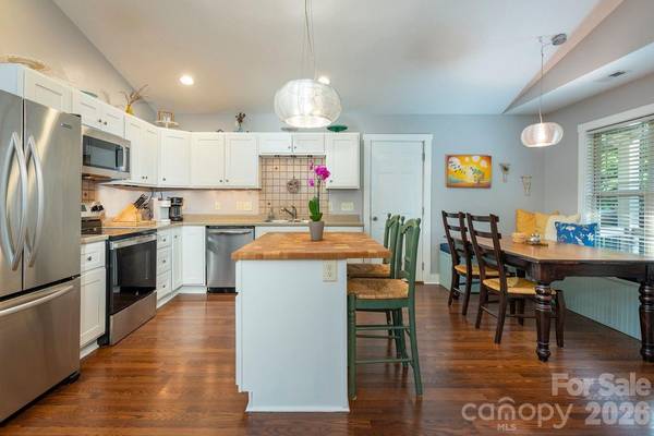 43 Flynn Branch RD, Asheville, NC 28804