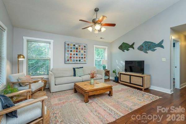 43 Flynn Branch RD, Asheville, NC 28804