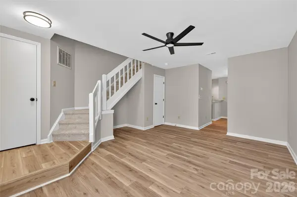 6407 Windsor Gate LN, Charlotte, NC 28215