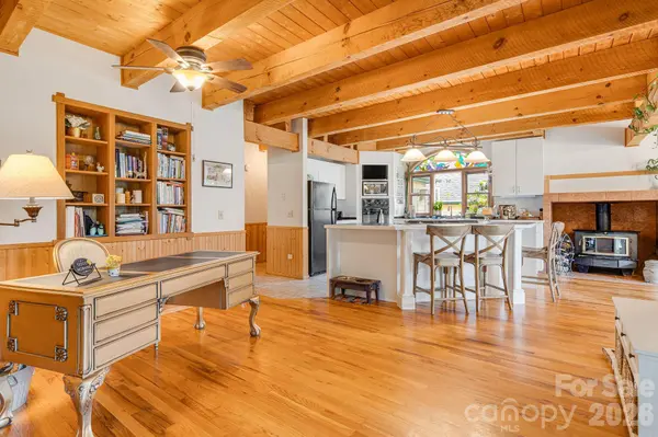 200 Black Hawk TRL, Waynesville, NC 28785