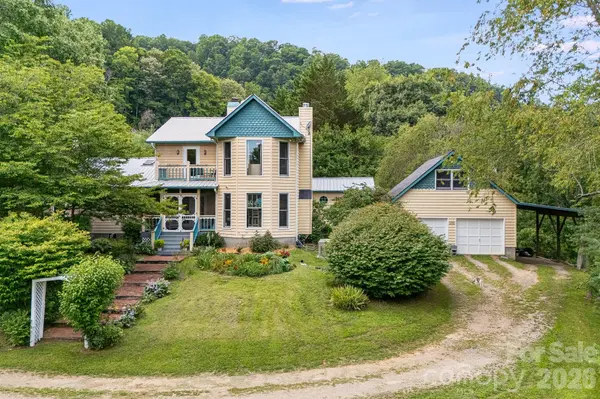 200 Black Hawk TRL, Waynesville, NC 28785
