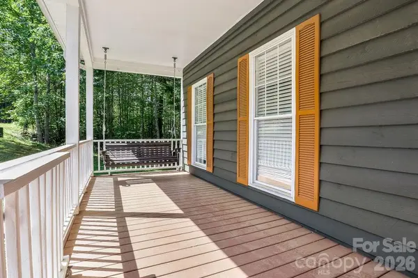 46 Indian Summer LN, Mill Spring, NC 28756