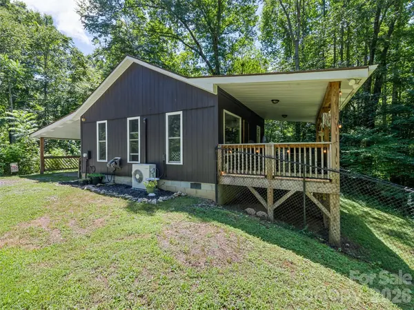 322 McKinzie PL, Waynesville, NC 28785