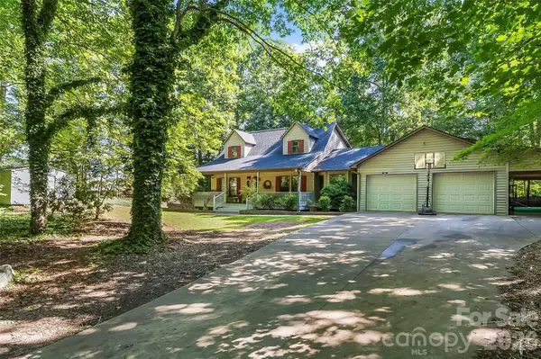 34 Lakeside DR, Marion, NC 28752