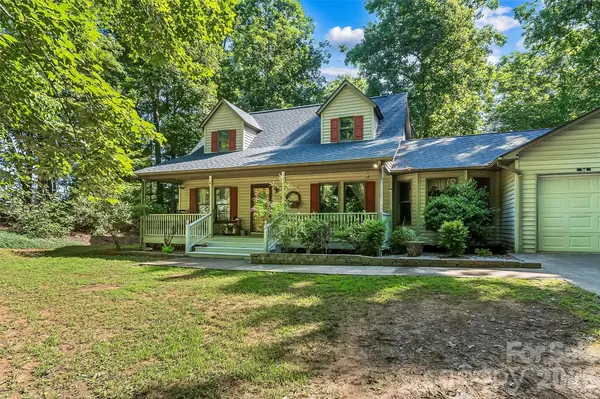 34 Lakeside DR, Marion, NC 28752
