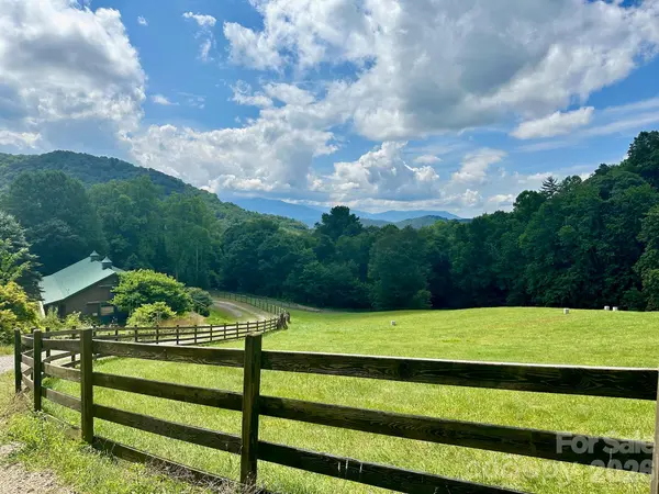 35 Flying Hawk WAY, Clyde, NC 28721