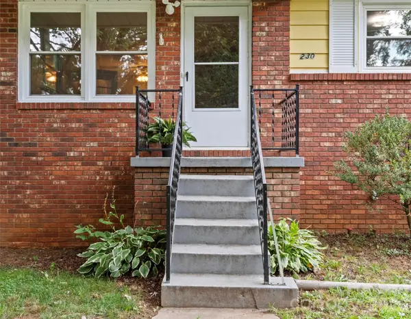 230 School RD E, Asheville, NC 28803