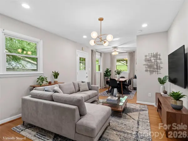 230 School RD E, Asheville, NC 28803