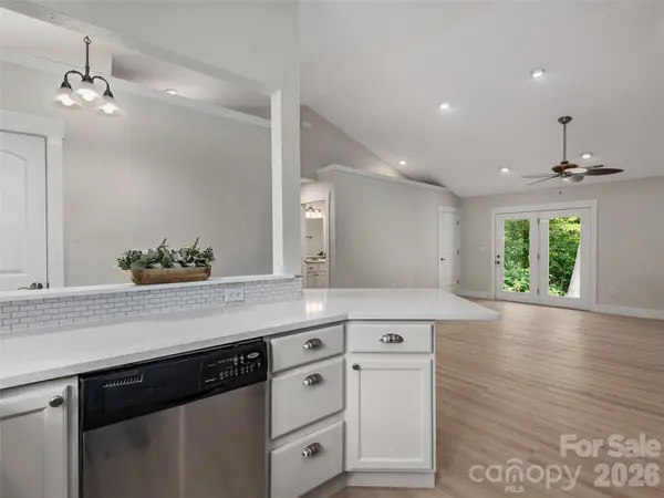 7 Mcgee Ridge RD, Fairview, NC 28730