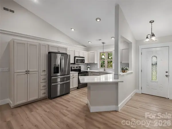 7 Mcgee Ridge RD, Fairview, NC 28730