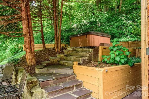 797 Merrills Cove RD, Asheville, NC 28803