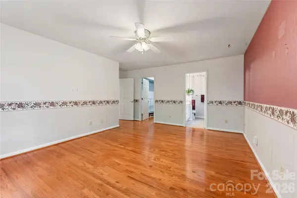 8 Keasler RD, Asheville, NC 28805