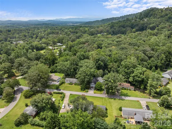8 Keasler RD, Asheville, NC 28805