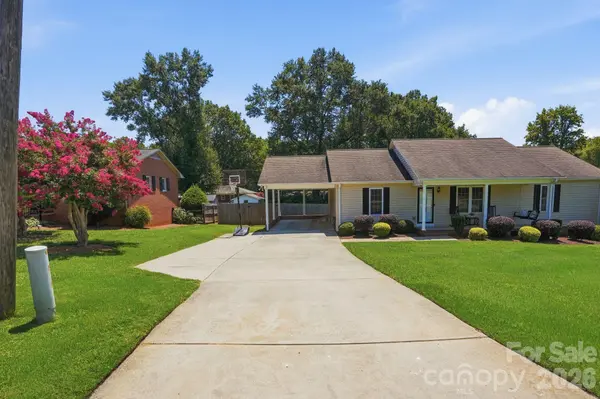 107 Wendover DR, Lincolnton, NC 28092