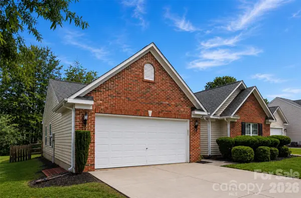 325 Dutchmans Meadow DR, Mount Holly, NC 28120