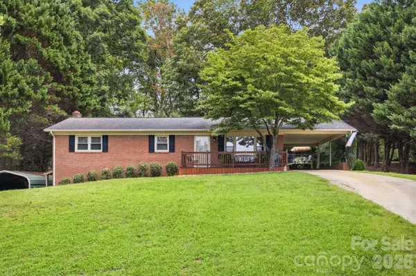 2516 Corolla Hills DR, Lenoir, NC 28645