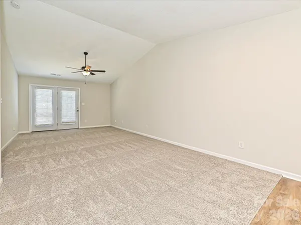 2013 Pin Oak PL, Cramerton, NC 28032