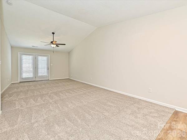 2013 Pin Oak PL, Cramerton, NC 28032