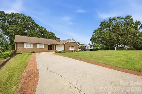 3721 9th Street DR NE, Hickory, NC 28601