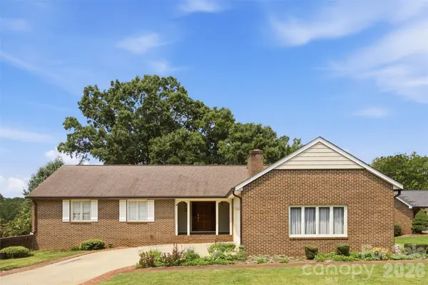3721 9th Street DR NE, Hickory, NC 28601