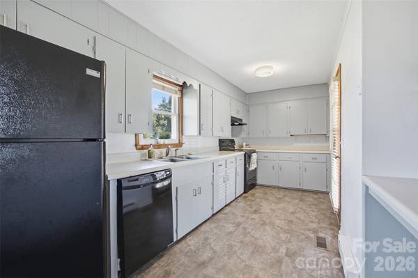 128 Old Hollis RD, Ellenboro, NC 28040