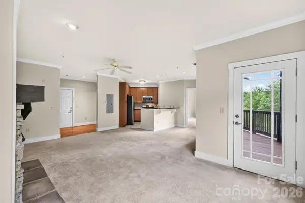 9 Kenilworth KNLS #303, Asheville, NC 28805