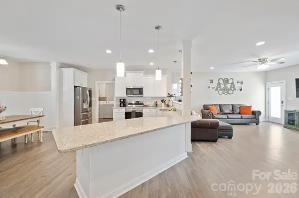 1544 Farmington Hills DR, Conover, NC 28613