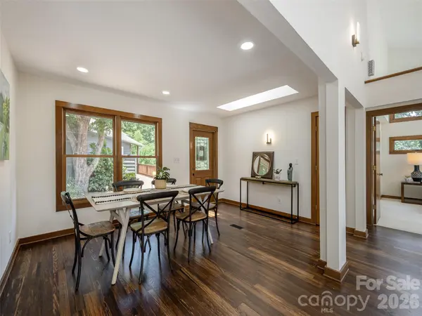 155 Crabapple LN, Asheville, NC 28804