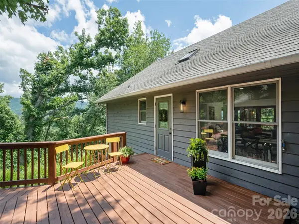 155 Crabapple LN, Asheville, NC 28804