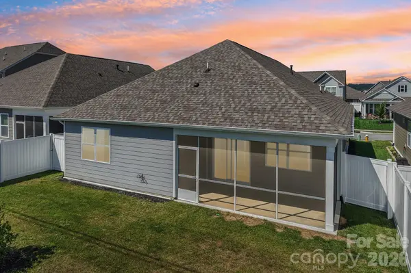 505 Fox Cove RD, Hendersonville, NC 28792