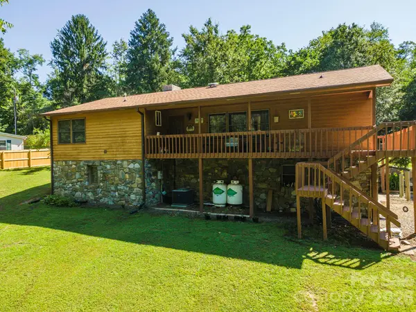 35 Upper Moffitt RD, Asheville, NC 28805