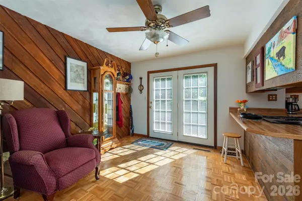 35 Upper Moffitt RD, Asheville, NC 28805