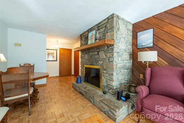 35 Upper Moffitt RD, Asheville, NC 28805