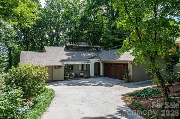 2028 10th Street BLVD NW, Hickory, NC 28601
