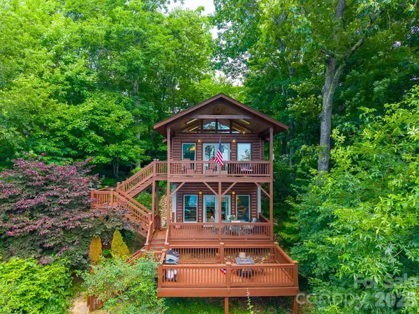 760 Woody LN, Waynesville, NC 28786