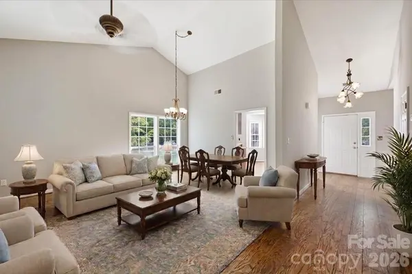 5909 Fitzwilliams LN, Charlotte, NC 28270