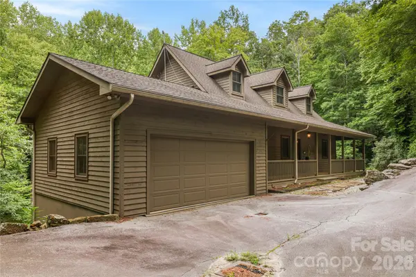 911 Buckberry DR N, Sapphire, NC 28774