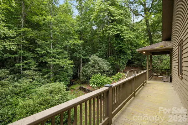 911 Buckberry DR N, Sapphire, NC 28774
