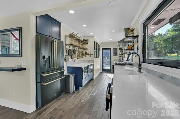 33 Souther RD, Hendersonville, NC 28732