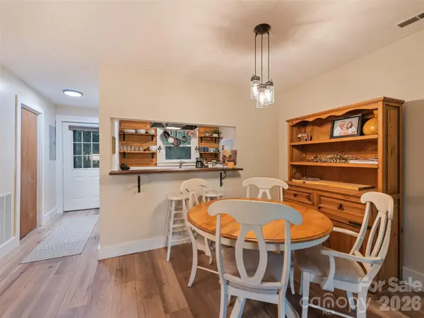 30 Katydid LN, Maggie Valley, NC 28751