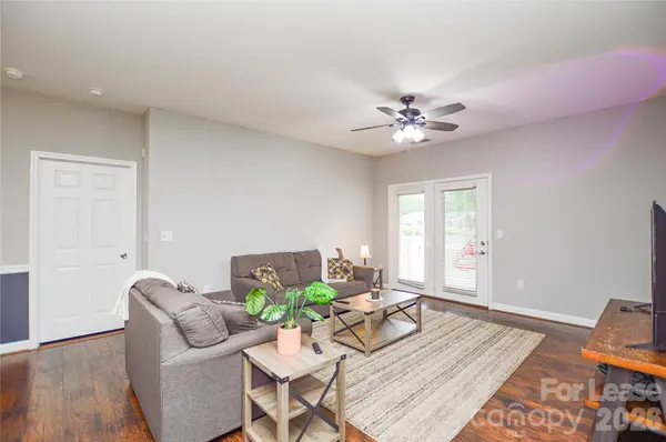 10663 Hill Point CT, Charlotte, NC 28262