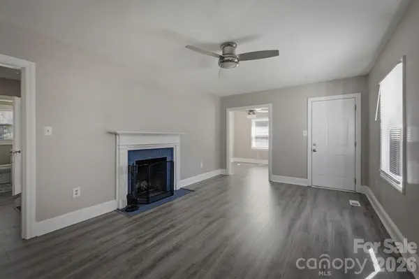 1060 14th AVE NW, Hickory, NC 28601