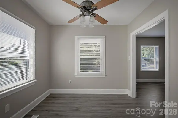 1060 14th AVE NW, Hickory, NC 28601