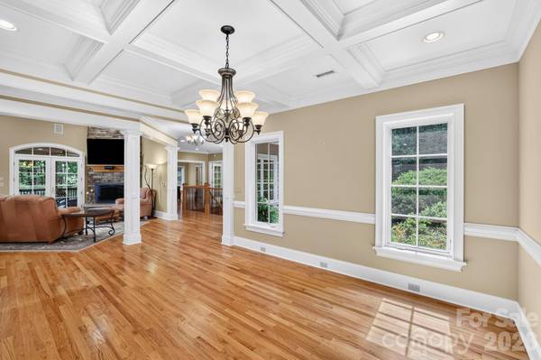 168 Chattooga RUN, Hendersonville, NC 28739