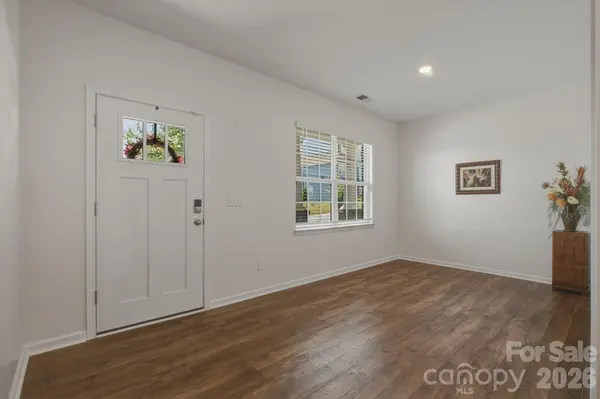 223 Marathon LN, Candler, NC 28715