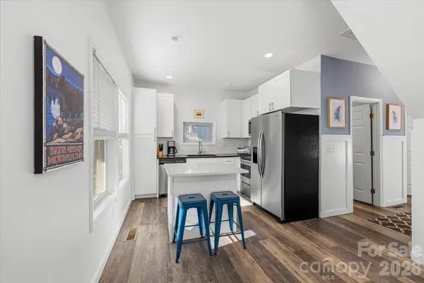 109 Portmanvilla RD, Black Mountain, NC 28711